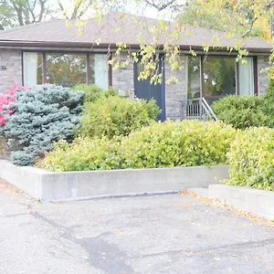 Richview Gardens Suite, 3-bdr Apartment